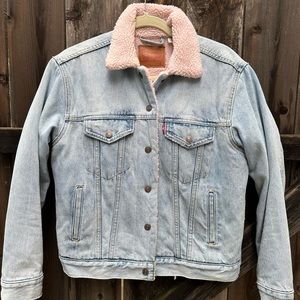 Women’s Levi’s Pink Sherpa Lined Denim Trucker Jacket Size Small